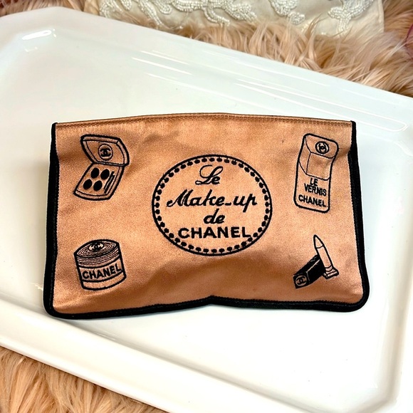 CHANEL SATIN MAKEUP BAG - Picture 1 of 10